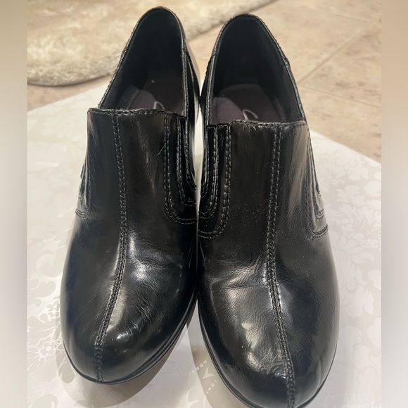 Clarks, shiny black bootie shoe 8M - Picture 1 of 6